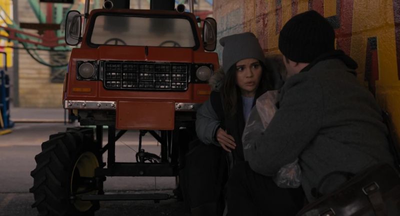 We have to go. Get to the car, okay?