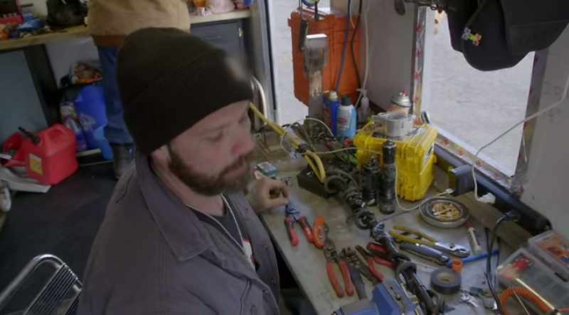 We need to rerig and rewire our hardwired dive light