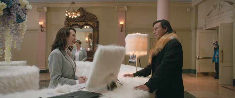 We need rooms tonight. - I'm sorry, you need a reservation
