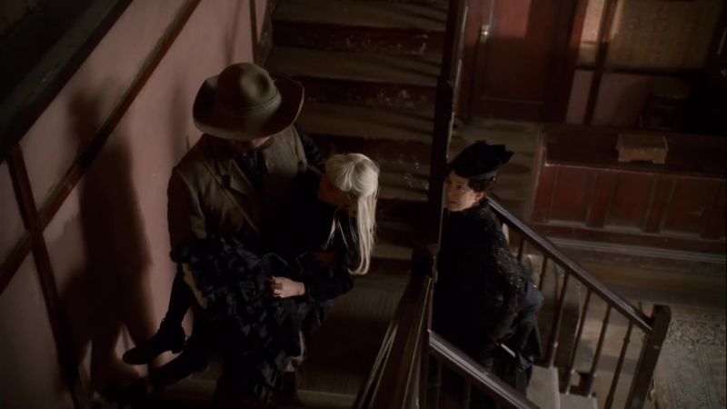 We picked flowers in William's graveyard. - Mmm?