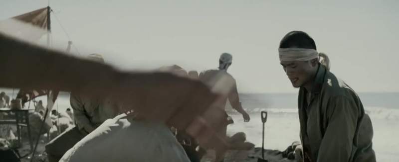 We soldiers dig