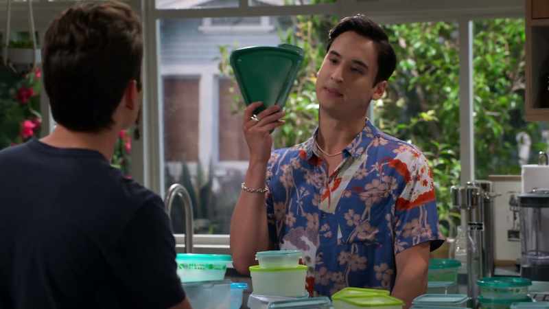 We still haven't found a bottom for this sad, green, triangle lid