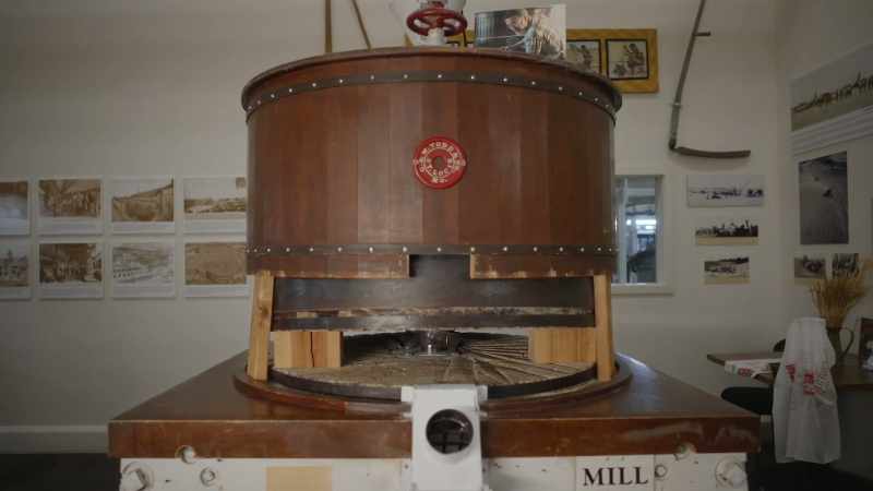 We use quartz millstone