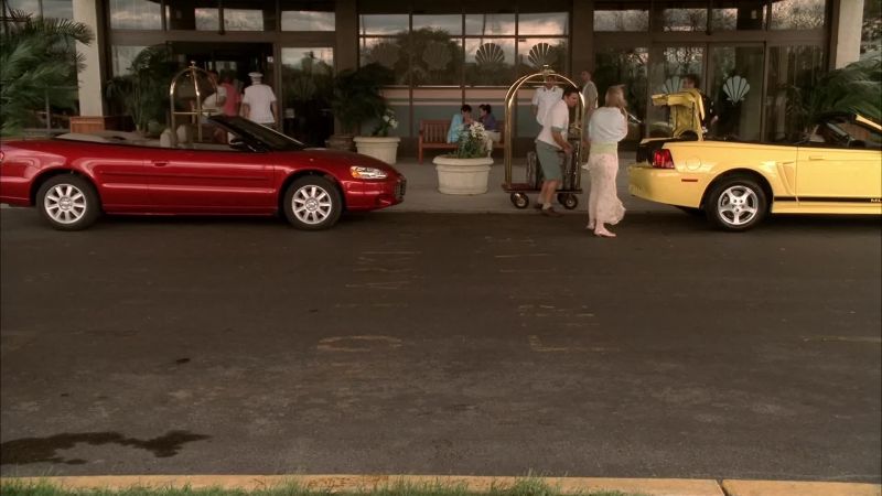 Welcome to the Del Ray Hotel. -Thank you