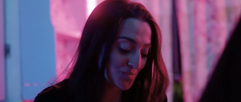 Well, I'm Lola. - It's nice to meet ya