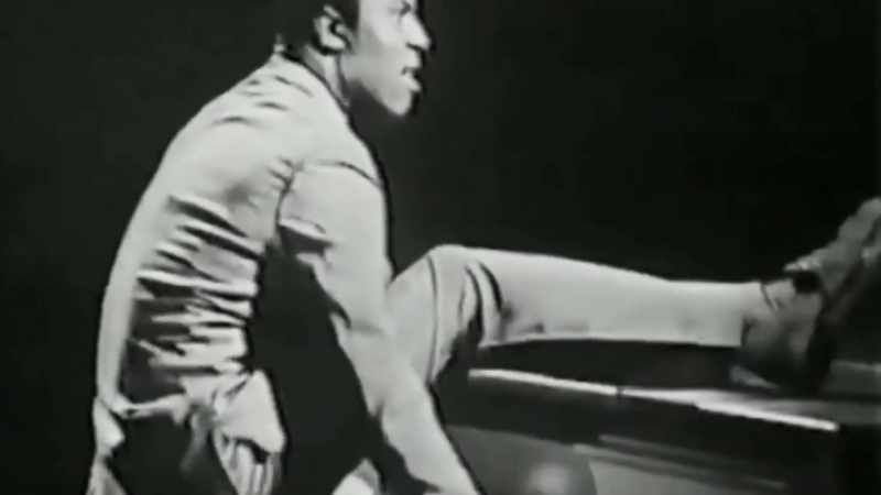 �� Well, long, tall Sally ♪