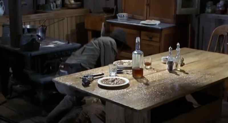 Well, what do you know! A little lady gun! Damn!