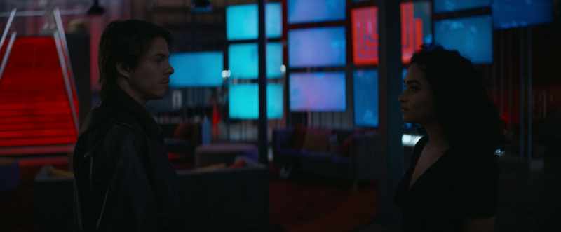 We're alone. - Did you get the money?