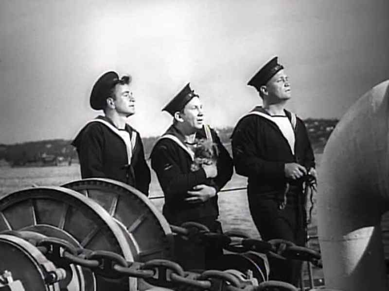 We're coming to the sub gate. É'm gonna take you below, Milton