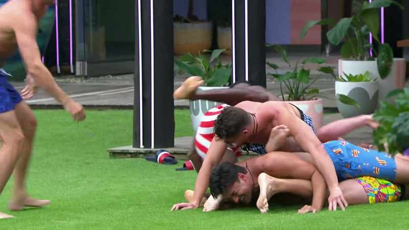 >> WE'RE DOING WHAT, MID-PUSH-UP STACKS?