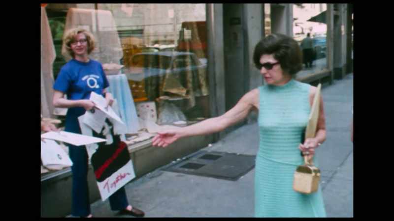 �� We're gonna ask all our sisters here ♪