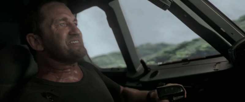 We're gonna hit. We're gonna hit. - Save left engine