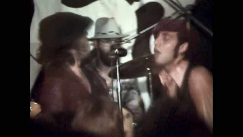 �� We're having a party... ♪