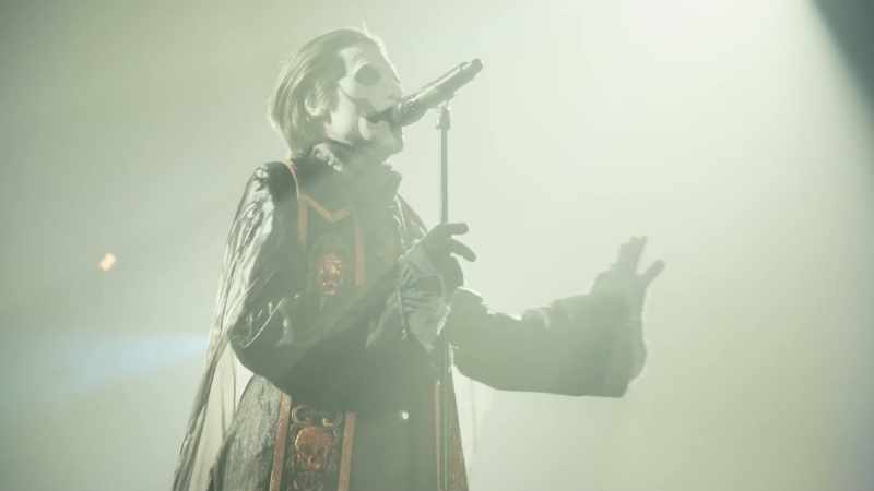 �� We're hiding here inside a dream ♪