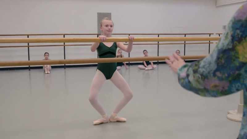 We're learning how to work with our feet en pointe