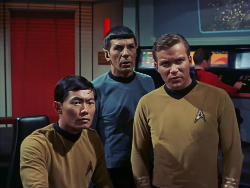 We're losing sensor contact, captain. - Steady as she goes