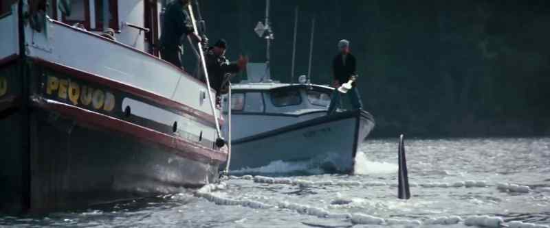 WHALER 1: Get him in the middle!