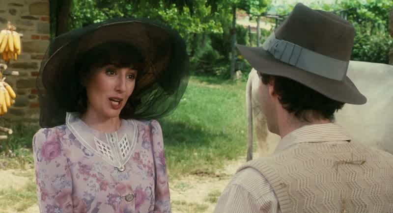What a place here lt's beautifulPigeons flY women fall from the skY l'm moving here