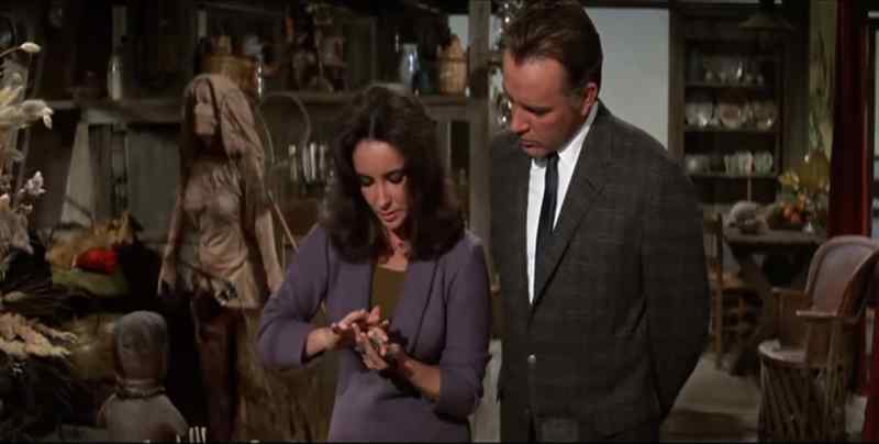 What are you doing that for? - This is supposed to hypnotize him
