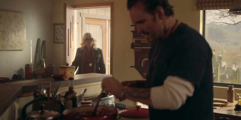 What are you doing in my house? - I'm making you chicken cacciatore