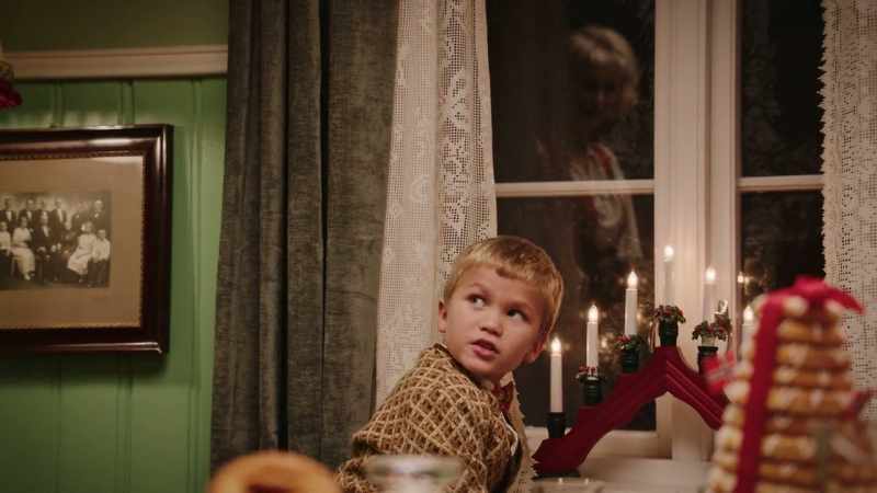 What are you doing? - Looking for Santa, of course