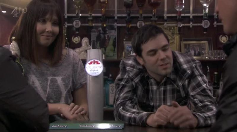 What can I get you, darlin'? - Vodka and coke, please