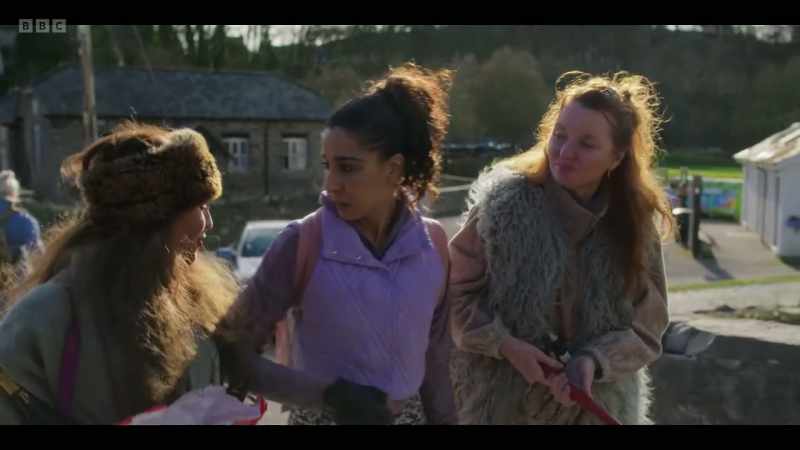 What do you do for work, Nesie? - I'm a Pilates instructor
