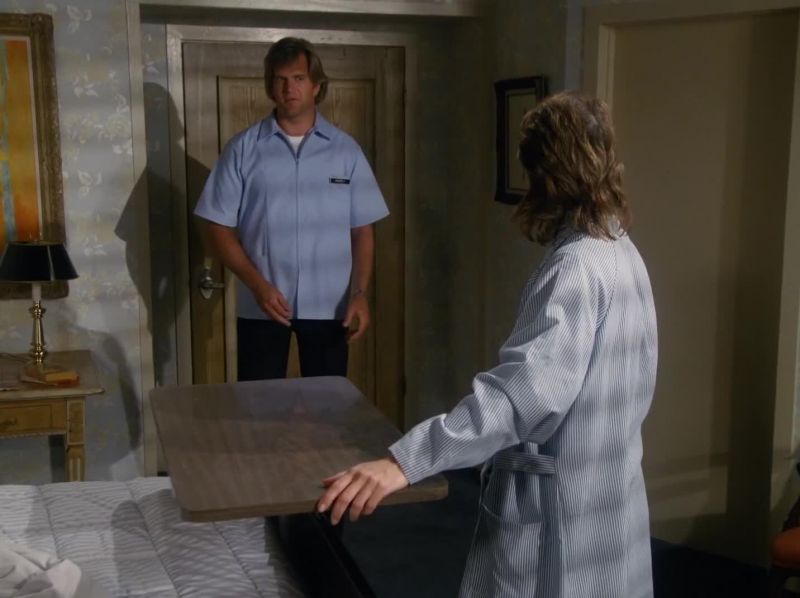 What do you want? - Take it easy, Mrs. Ewing