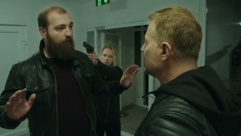 What do you want? -Wait a minute, I'm Andrei's friend. OK?