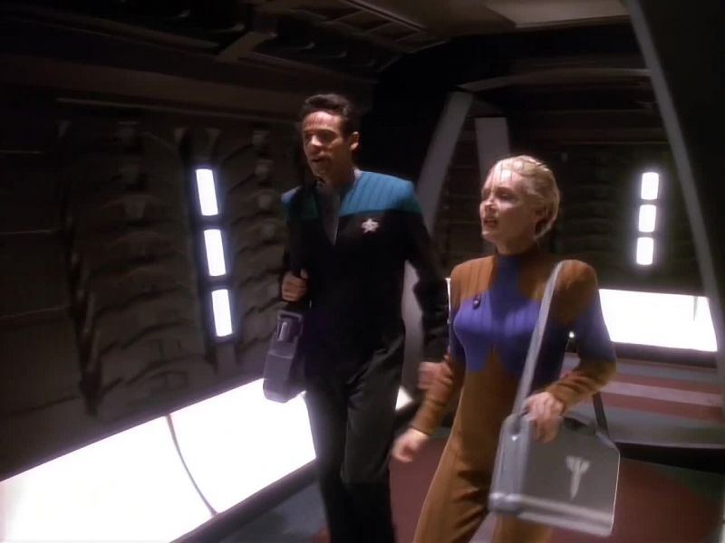 What have we got? - Bajoran transport coming in