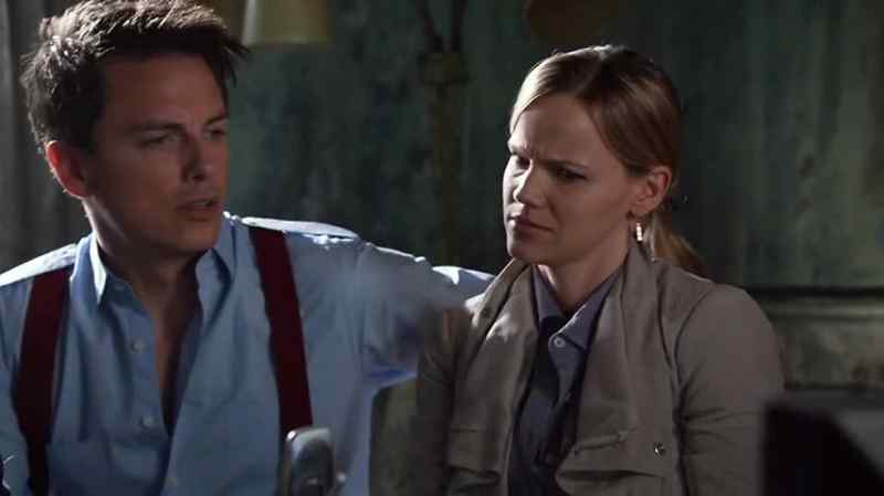 What's he doing there? - Tell her to follow Oswald