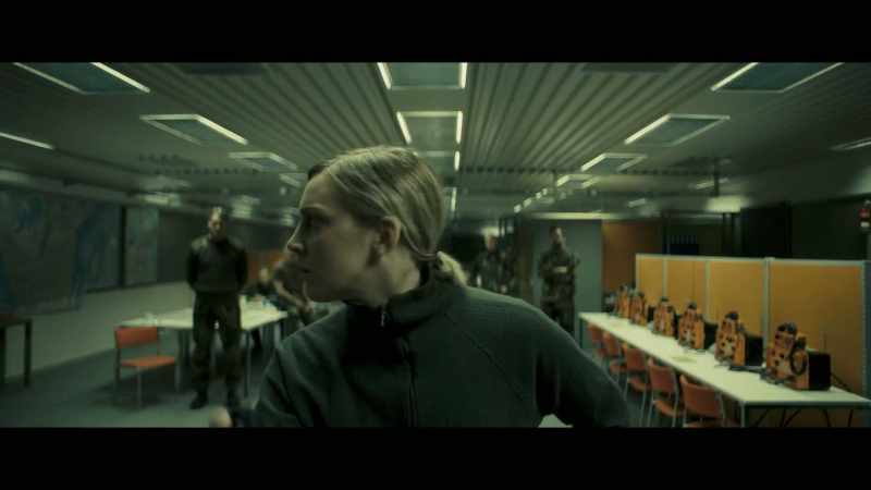 What's going on? Hey, what's... - Pettersson, stop. She remembers