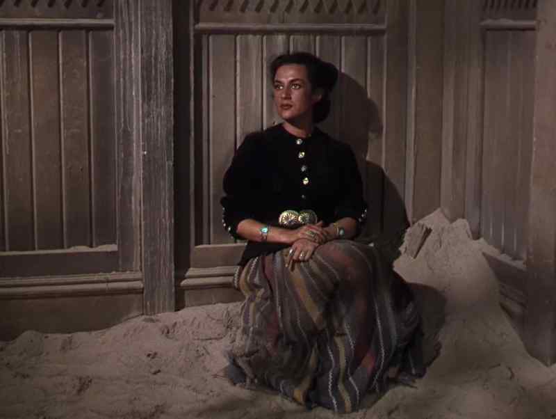 What's she still doing here? - Where else should she be?