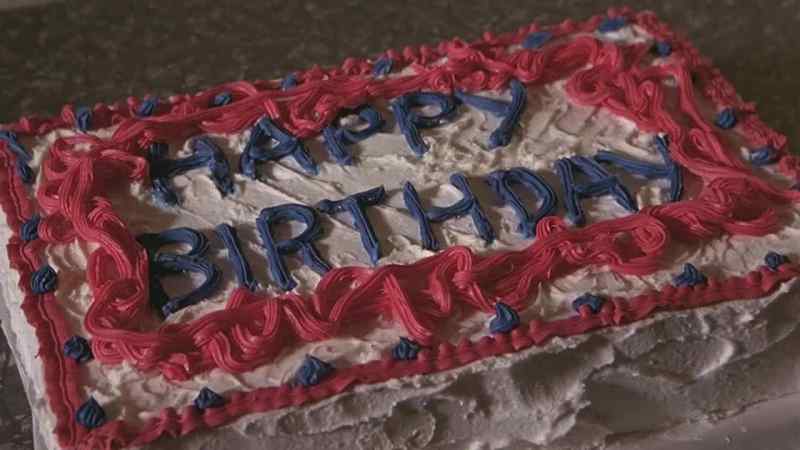 What's the matter with you? Look at that cake