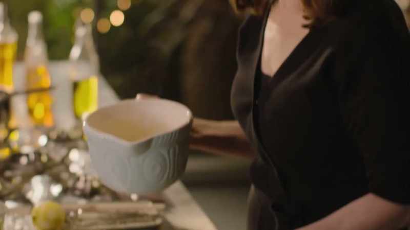 When everything is fragrantly combined, pour over the crumbs