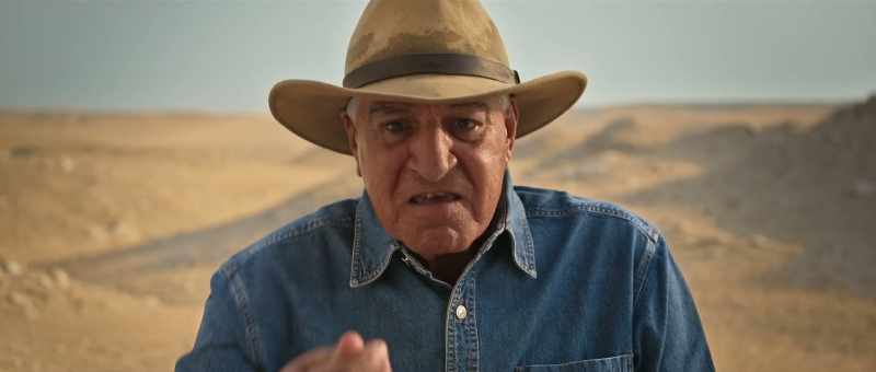 When I open the TV, I see foreign archeologists