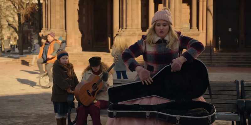 When I start singing, nobody's gonna even notice you