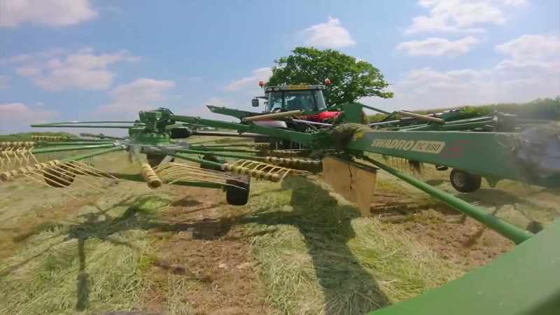 When it starts up, the rakes spin around and around