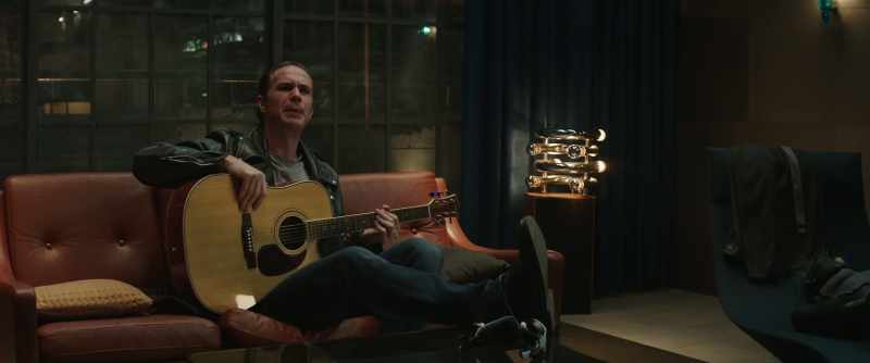 Whenever I see a guitar, I feel the need to pick it up