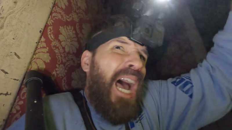 Where are the cops? I need help. I can't get out