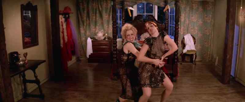 �� Where could you find two sensuous sisters