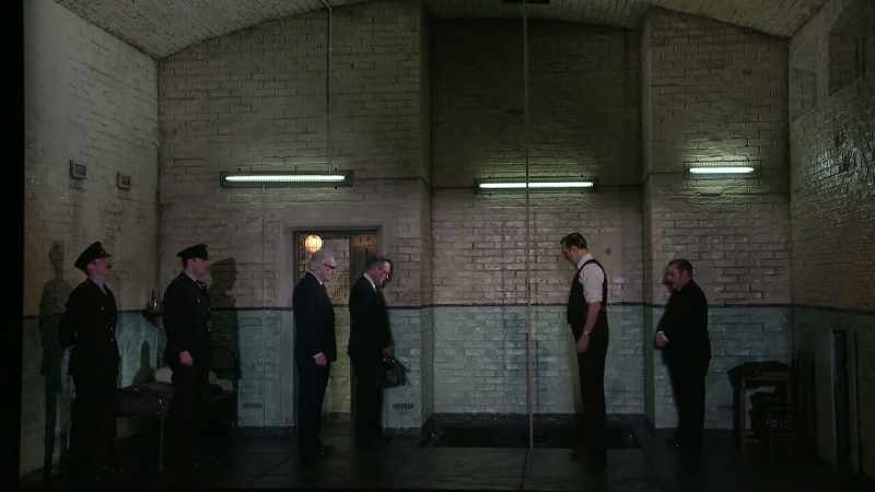 Where's doctor? - Here, Sir