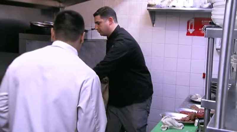 While Billy spends the entire dinner service in the kitchen