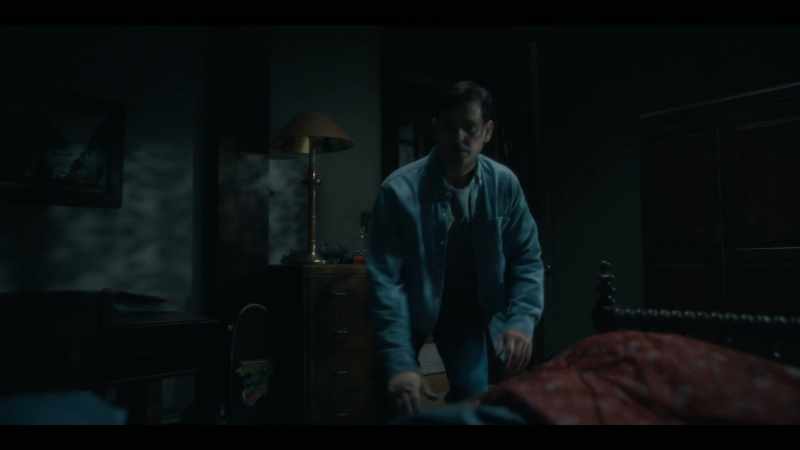 [whispering] Get up