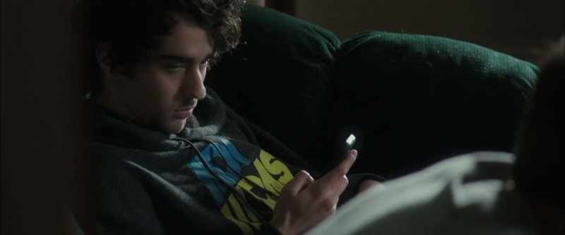 Who are you texting? - No one