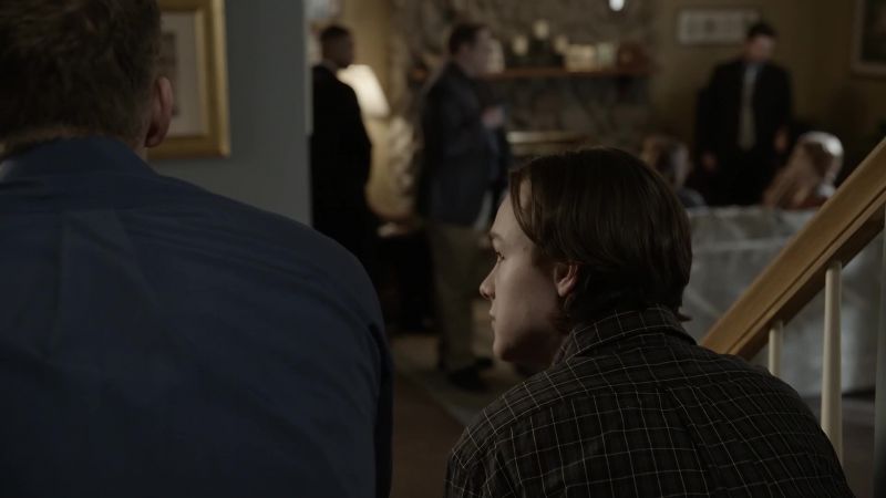 Who are these people? - Cool it, they're here for Mom