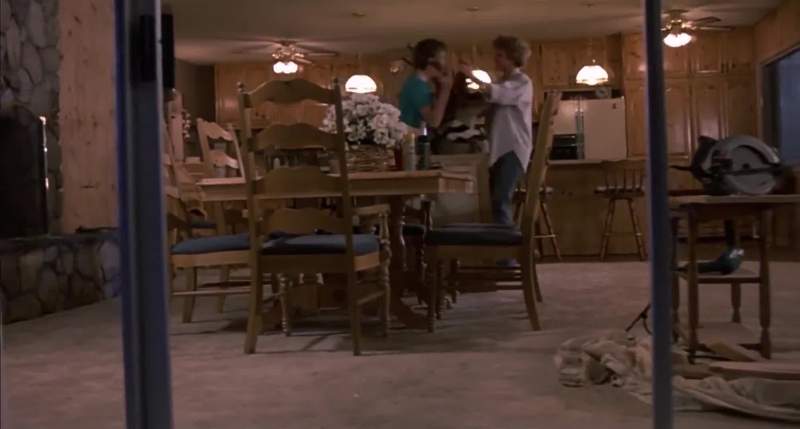 Who broke the lamp