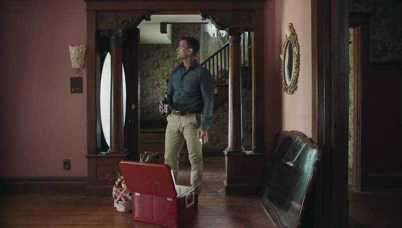 Who paints a room pink