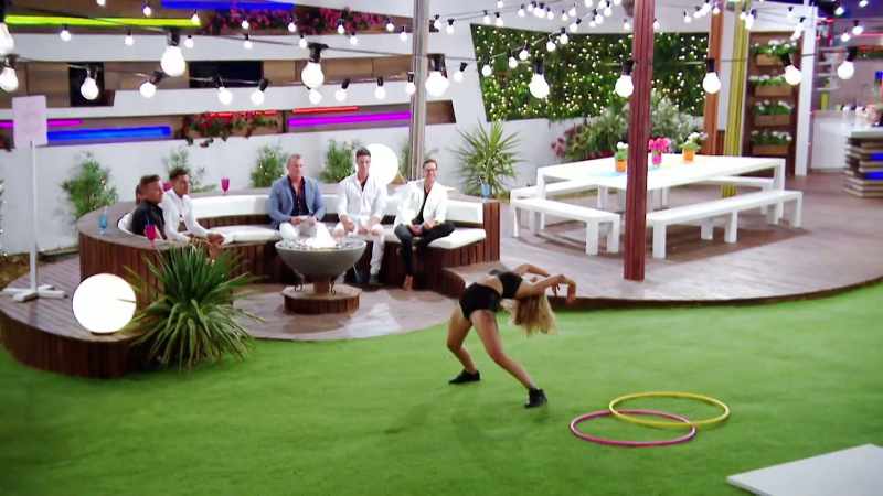 Whoever knew, uh, hula‐hooping could be so sexy?