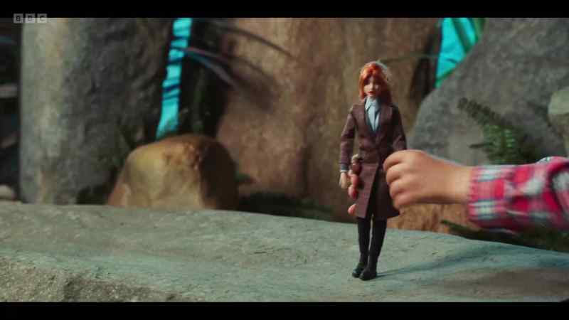 Who's that walking through an awesome landscape